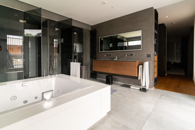 Privat Zuhause Badezimmer begehbare Dusche begehbare Dusche Bad Bodenverlegung Wandverlegung Armaturen Fliesen Feinsteinzeug, Granit | Madak Meisterbetrieb