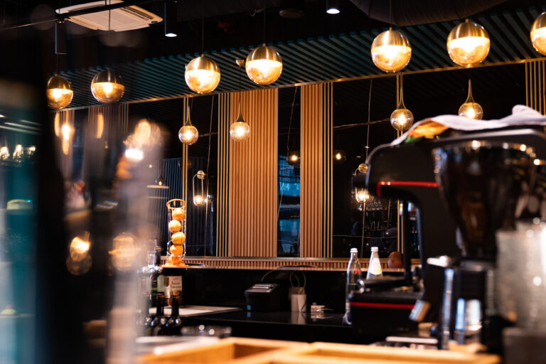 Restaurant Frankfurt am Main, Wandverlegung Feinsteinzeug | Madak Meisterbetrieb