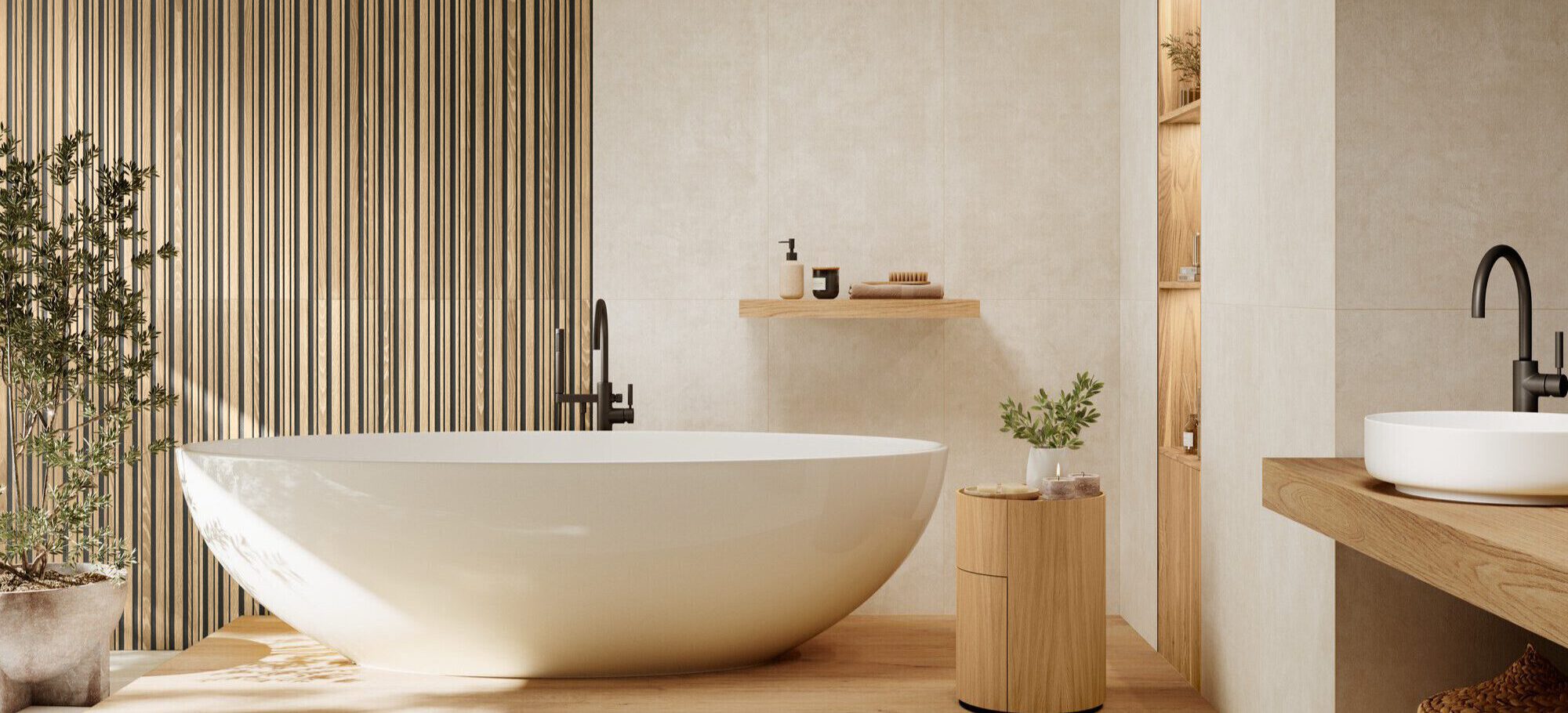 Badezimmer-Akzentwand mit dünnen Holzoptik-Fliesen aus robustem Feinsteinzeug – langlebig, wasser- und feuchtigkeitsbeständig.